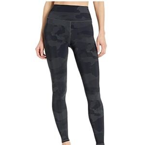 Alo Yoga High Waisted Vapor Legging - Black Camo